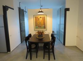 The Ultimate Stay, apartment in Bet Arif
