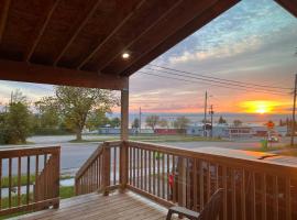 Relaxing Paradise overlooking Stunning Lake Huron, vacation home in Saint Ignace
