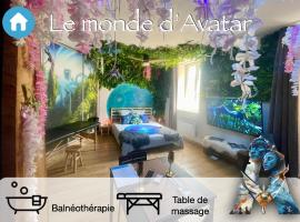 Le monde D avatar avec Balneo et table de massage, hotel na may jacuzzi sa LʼArbresle