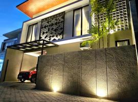 Rania Guest House, hotel with parking in Salakan