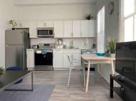 Chic Bungalow Apartment steps from Armature Works & Downtown Riverwalk