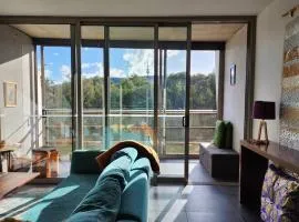 GREEN ROSE Quiet Spacious Lakeside Carpark Exceptional 70m2