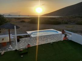 Traditional House by The Beach, hotel perto de Homer's Tomb, Agia Theodoti