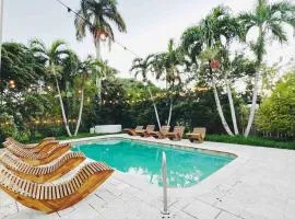 SALI - 7 bedrooms, 12 large beds, private swimming pool, 5 minutes to the beach