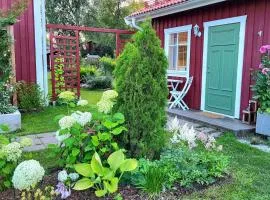 Cabin located in a traditionally Swedish setting!