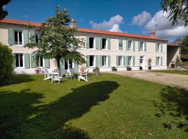 Les Grands Vents, B&B in Chervettes