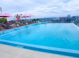 Exquisite 2BD at Skynest Residences with rooftop heated pool, holiday rental in Nairobi