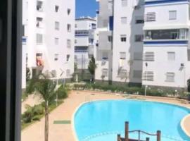 Appartement avec piscine à bouznika, отель с бассейном в городе Бузника