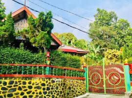 Villa Ricky Van Wijaya, hotel amb aparcament a Sampal 2