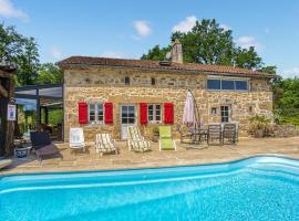 Gorgeous Home In Augignac With Kitchen, Ferienhaus in Augignac