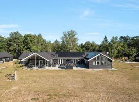 Cozy Home In Frederiksvrk With Outdoor Swimming Pool, rental liburan di Frederiksværk