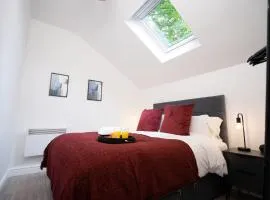 The Den - KING BED, 5 min walk to City Centre