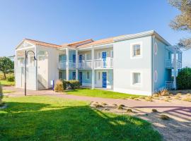 Cozy apartment near the beaches of Les Sables d Olonne, hotel with parking in Château-dʼOlonne