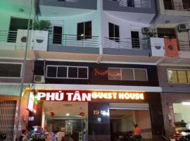 Guest House Phú Tân โรงแรมในฮาเตียน