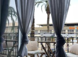 Centrally Located Spacious Private Apartment BuenaVista in Grao with Rooftop, ξενοδοχείο σε Grao de Castellón