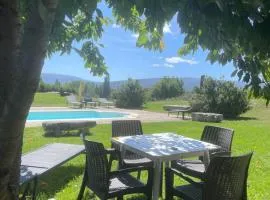 casa rural de un artista en plena naturaleza piscina y parque de esculturas en villarcayo