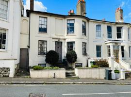 2 Bedroom Apartment ST9A, Ryde, Isle of Wight – apartament w mieście Wootton Bridge