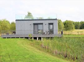 Stovyklavietė Paukščių takas, holiday home in Svencelė