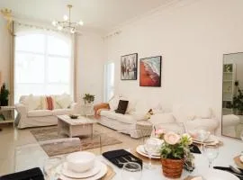 Yas Serenity - Cozy 2BR Apartment on Yas Island, Near Yas Mall