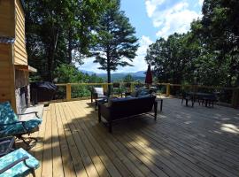 Big Pine - Long range mountain views, large decks, hot tub, fire pit and dog friendly!, cheap hotel in Blairsville