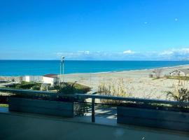Ascensore per la spiaggia – hotel w mieście Cirella