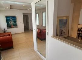 Appartement Peaceful Green Ennassr 2, hotel with parking in Ariana