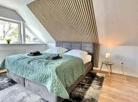 Großes City-Ferienhaus mit Terrasse, Grill und Parkplatz F19
