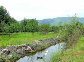 Old oak under the Mountain., vil·la a Gabala