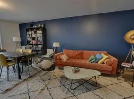 Paris Gem, Modern 2 Bedroom with Terrace, Parking and Metro Access
