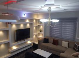 3JD Lavishly Furnished 1-Bed Apt, apartemen di Lagos