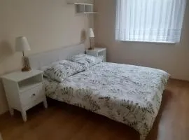 Słoneczny apartament z małym ogródkiem