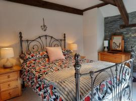 Troedyrhiw Holiday Cottages, holiday home in Cardigan