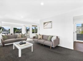 Idyllic family escape, Close to the beach and Mount, cheap hotel in Mount Maunganui