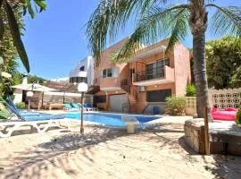 Walking Distance to the Centre - Snooker Table - Private pool - 5 bedrooms