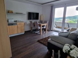 Idyllischen Ferienwohnung mit Weitblick und Sauna, hotel in Schnaittach