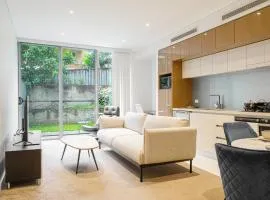 Modern Urban Retreat 1BR Apt near Chatswood