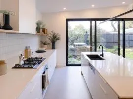 Botanica House - Your Kyneton Oasis