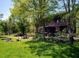 Forest Lodge -1 group only, 3 bed rooms & wide open space with superb mountain view-Niseko GURUGULU, guest house in Niseko