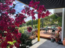 Under the Yellow Canopy, boende med självhushåll i Christchurch