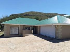 6 Sleeper Villa Clarens Golf Estate, country house in Clarens