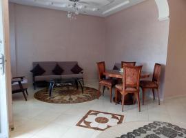 Villa, nakvynės su pusryčiais namai mieste Oulad Akkou