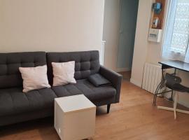 F2 meublé RER B La Place/ Gentilly, proche 75014, Parking libre, CC Vache Noir, Complexe Sportif Raspail, hotell i Arcueil