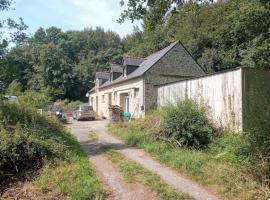 Le Gorzic, farm stay in Langonnet