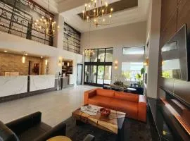 La Quinta by Wyndham San Francisco Airport West Millbrae FREE AIRPORT SHUTTLE