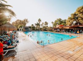 Camping Caledonia, hotel in Tamarit