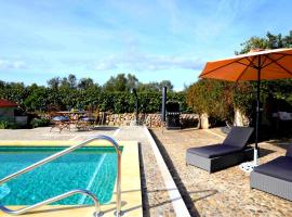 Casa con piscina en bonito entorno Mia – dom wakacyjny w mieście Costitx