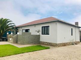 3 Bedroom, 3 Bathroom, Close to the Beach & Town, hytte i Swakopmund