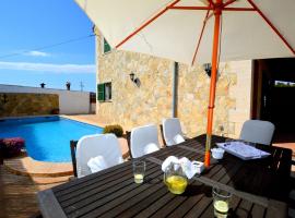 Bonito chalet con piscina cerca del mar, hotel em Can Pastilla