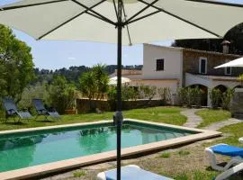 Encantadora finca con piscina en la naturaleza