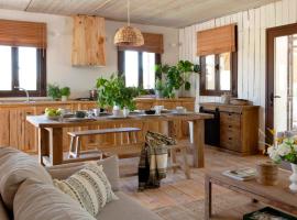 Casa en finca San Benito, piscina privada, hôtel à Mejorada